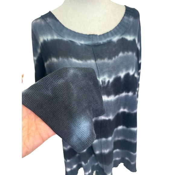 RED Saks Fifth Avenue Black/Grey Oversized Pullover Sweater Size M - Picture 4 of 10